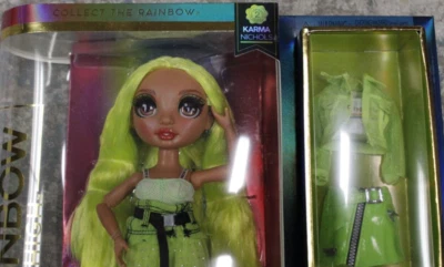 Rainbow High KARMA NICHOLS 时尚娃娃 全新 — 第 1/2 张图片