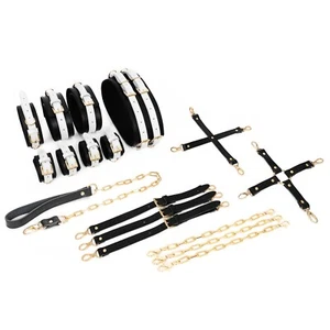Set bondage imbracatura in pelle piena nero e bianco con connettori catena - Foto 1 di 8