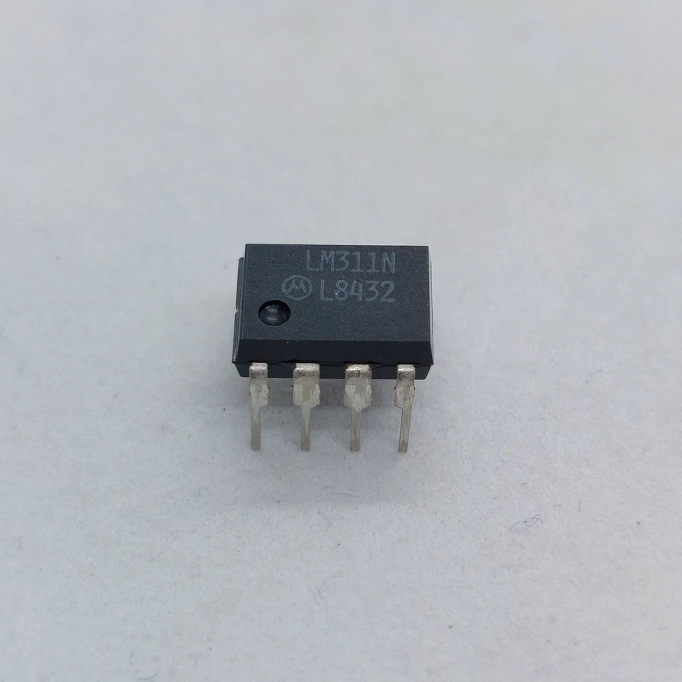 LM311N MOTOROLA INTEGRATED CIRCUIT 8PIN DIP