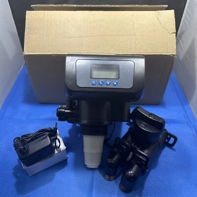 Controlador ablandador de agua APEC Water Solutions WSC-FCV68D3-A válvula digital APEC Foto 1 de 4