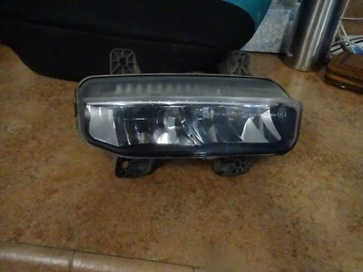 Faro antiniebla delantero derecho Dodge Ram 1500 2500 19 20 21 68273292AB OEM R4B4 Foto 1 de 4