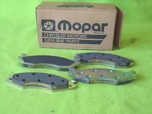 Almohadillas delanteras Mopar de nuevo para 90-92 JEEP CHEROKEE Comanche WAGONEER 2X4, 5252613 - Imagen 1 de 2