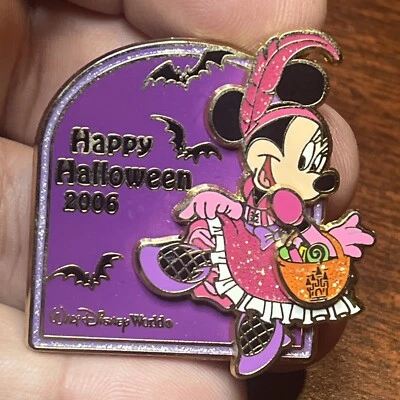 Prendedor Disney WDW Feliz Halloween 2006 Truco o trato LE 2000 Minnie Mouse Foto 1 de 4