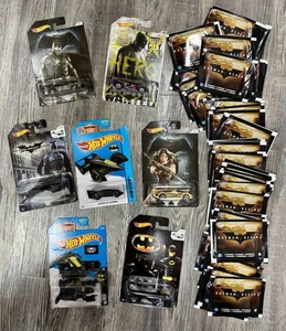Lote de 7 autos Hot Wheels Batman con autos Batimóvil y 50 paquetes de 5 pegatinas Batman ea - Imagen 1 de 9