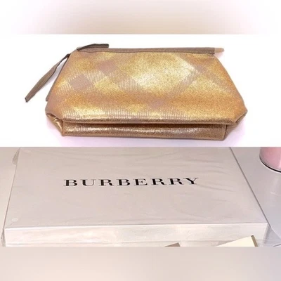 Bolso de maquillaje Burberry nuevo en caja a cuadros dorados. Foto 1 de 4
