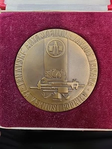 CZECHOSLOVAKIA CZECH SLOVAKIA SLOVAK BRONZE MEDAL ~ AUTOMOBILOVE  - Picture 1 of 4