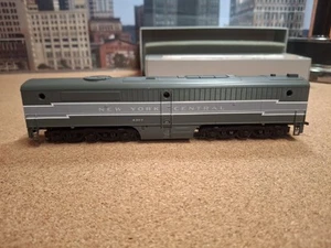 HO Scale Athearn, PB-1 Diesel Locomotive New York Central, Gray, #4303 - 3343 - Picture 1 of 9