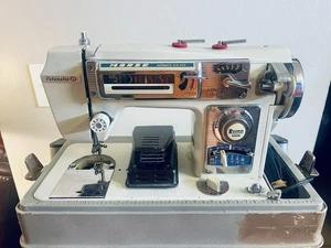Macchina da cucire MORSE MODEL 4400 ZIG ZAG FOTOMATIC IV VINTAGE con pedale - Foto 1 di 17