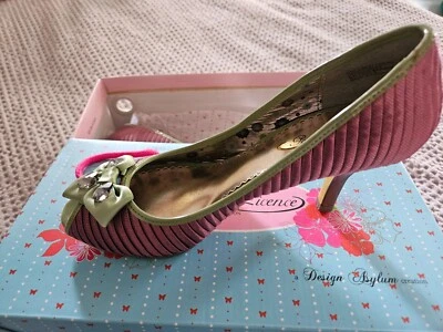 ЖЕНСКАЯ РОЗОВАЯ И ЗЕЛЕНАЯ ДЕТАЛЬ POETIC LICENCE С БАНТОМ И ОТКРЫТЫМ НОСКОМ.  ЛЕГКОЕ ИСПОЛЬЗОВАНИЕ - Изображение 1 из 3