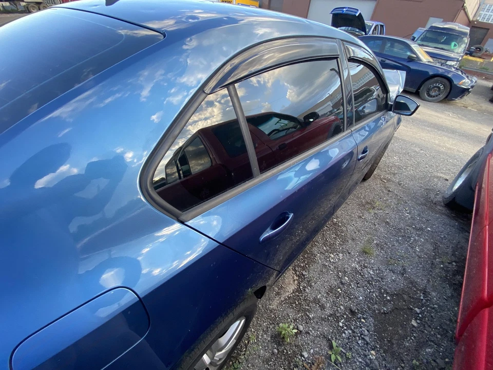 Used Rear Right Door Assembly Rear Side fits: 2015 Volkswagen Jetta Sdn electric - Изображение 1 из 4