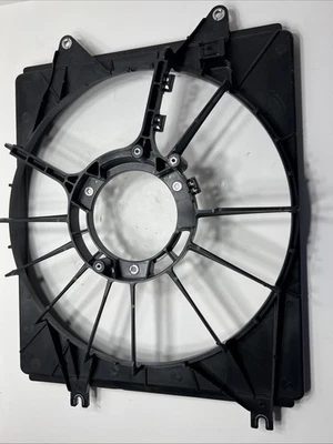 Cobertura do ventilador de refrigeração do motor Honda CR-V 2023-24 FABRICANTE DE EQUIPAMENTO ORIGINAL - Peça #38615-68A-A01 - Imagem 1 de 4