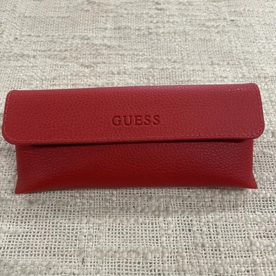 GUESS Rojo Imitación Cuero Anteojos/Gafas de sol Estuche Semi Rígido Foto 1 de 4