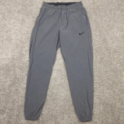 Pantalones deportivos Nike para hombre gris medio escudo perforación correr gimnasio entrenamiento logotipo Foto 1 de 4