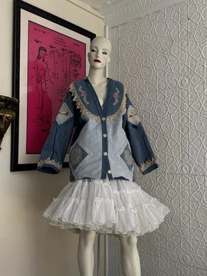 Chaqueta acolchada vaquera hecha a mano de los años 80-Arte-Abuela-Casa de campo-Coqueta-Encaje Jean azul Foto 1 de 4