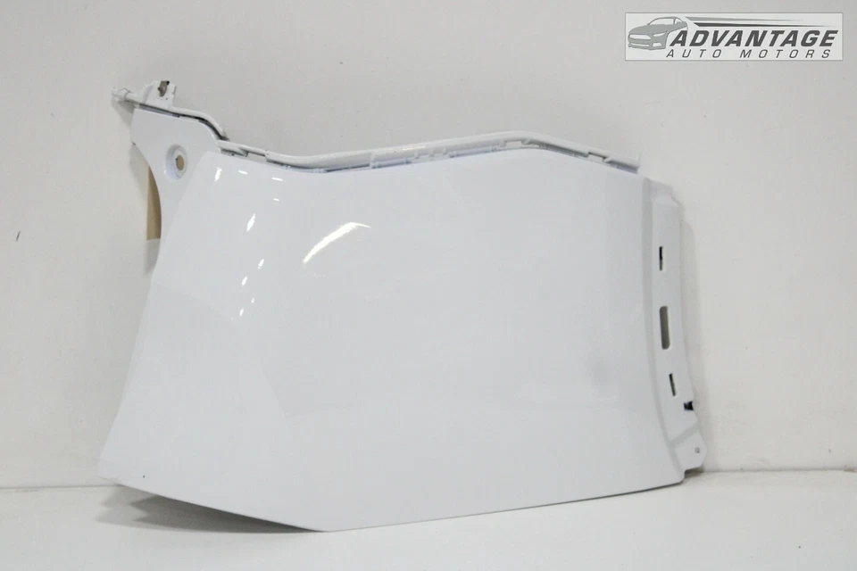 Cubierta de parachoques trasero izquierdo Chevy Traverse 2018-2021 tapa de extremo blanco olímpico OEM Foto 1 de 4