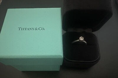 TIFFANY & Co. Anillo de compromiso de platino 0,47 diamantes H VS2 redondo brillante Foto 1 de 4