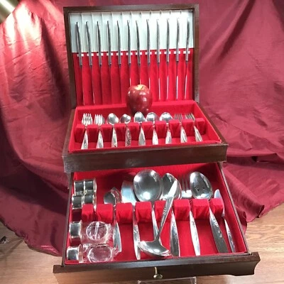 Juego de 94 piezas de plata + estuche Oneida Enchantment Gentle Rose Sylvia-Bonita Georgia Foto 1 de 4