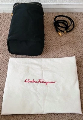 AUTÉNTICO "RARO" SALVATORE FERRAGAMO VARA ARCO 3 VÍAS BOLSO DE HOMBRO/MANO USADO Foto 1 de 4