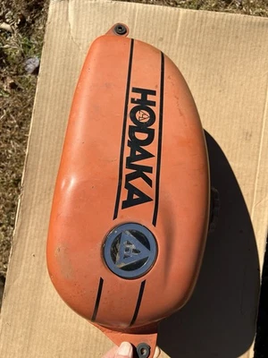 Tanque de gasolina Hodaka Dirt Squirt modelo 01 tanque de combustível 1975 tem danos menores veja fotos - Imagem 1 de 4