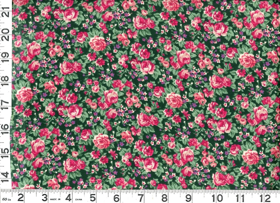 Tela de coser acolchada verde oscuro flores púrpuras rosas rojas y cremas por yarda #1092 Foto 1 de 1