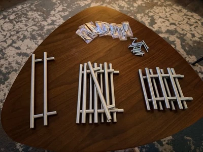 Manijas de cajón/arbinete, plateadas, varios tamaños y materiales - todo estilo a juego Foto 1 de 4