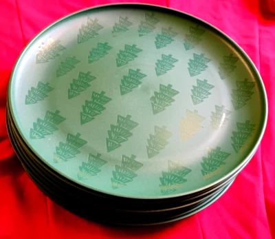 new 12 pcs Mainstays Plastic Dinner Plates, Etched Tree green - Image 1 of 4