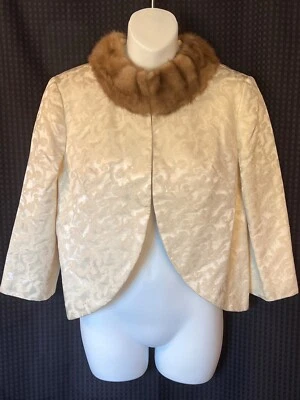 Chaqueta de Noche De Colección Lee Jordan Piel Visón Cuello Formal Baile de graduación Marfil Brocado E1 Foto 1 de 4