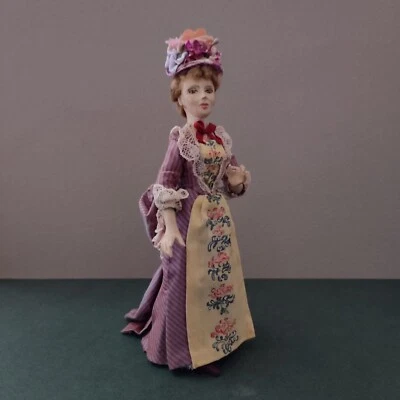 Miniature 1/12" dollshouse One of a Kind Doll in Victorian Fashion - Immagine 1 di 4