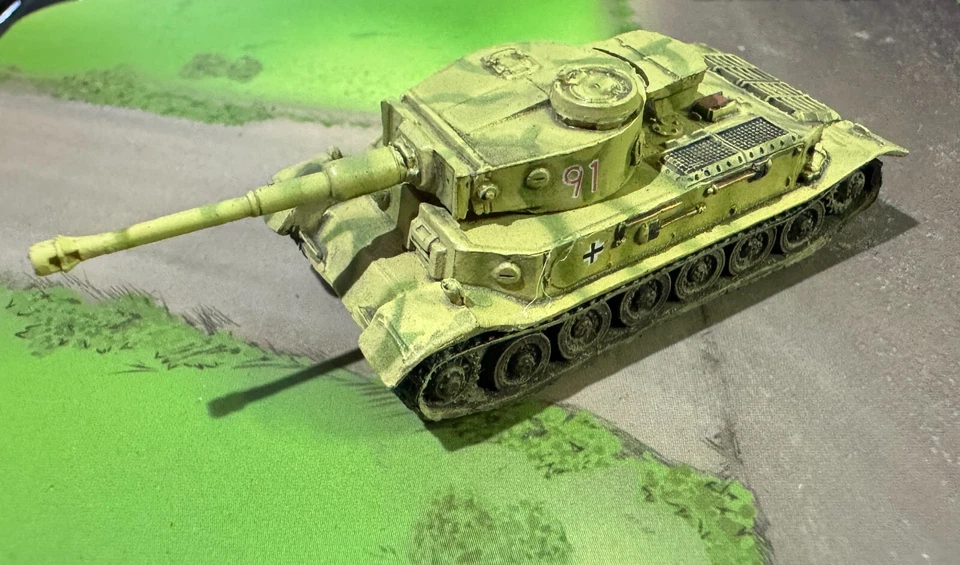 Vehículo 1/144 Segunda Guerra Mundial: VK 45.01 (P) (Porsche Tiger) "Camo1" [Alemania]: TAKARA Foto 1 de 1