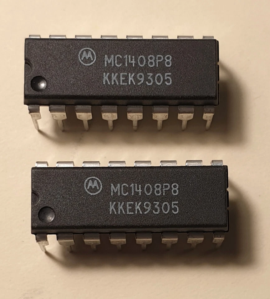 2 pcs MC1408P8 - Motorola - 8-bit multiplying D/A converter - Image 1 of 1
