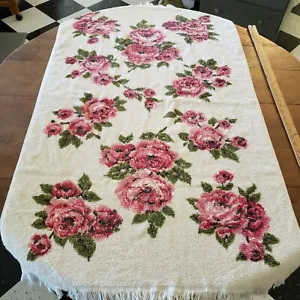 VTG Towel Roses Ex Lg Measures Aprx 27" x 44.5" Plus Fringe 1.5" Bright Graphic - Picture 1 of 9