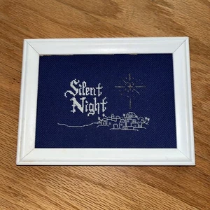 Vintage Stille Nacht gerahmte Weihnachten Kreuzstich Dekoration ca. 8x6" - Bild 1 von 4