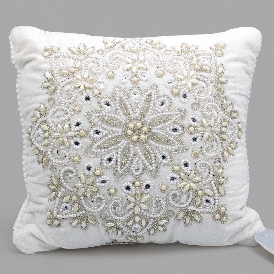 Almohada blanca suave de invierno bordada con cuentas Glitz Glimmer nueva con etiquetas 12x12” 2021 Foto 1 de 4