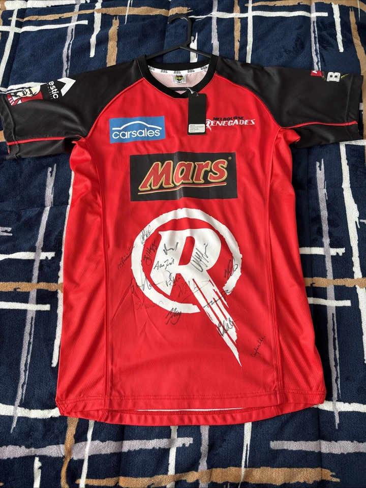 Melbourne Renegades 2016/17 Full Squad Signed Jersey: Aaron Finch, Dj Bravo - image 1 of 1