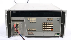 Fluke 5440B Direct Volts Calibrator - Picture 1 of 5