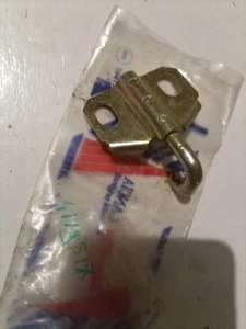 FIAT 131 GANCIO PARACOLPO CHIUSURA RISCONTRO COFANO PORTELLONE POSTERIORE4119517 - Imagen 1 de 3