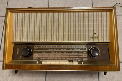 Radio de tubo Grundig Majestic 3265U alemana de colección reproduce música necesita reparación Foto 1 de 4