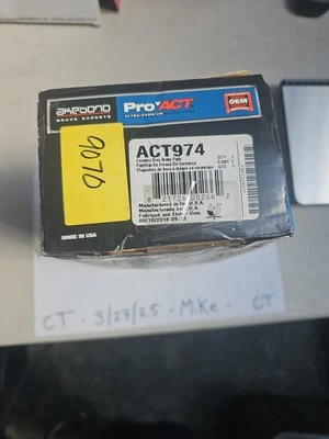 Pastillas de freno de disco cerámicas traseras Akebono ProACT aptas para Chevrolet Tahoe ACT974 2003-2006 Foto 1 de 2