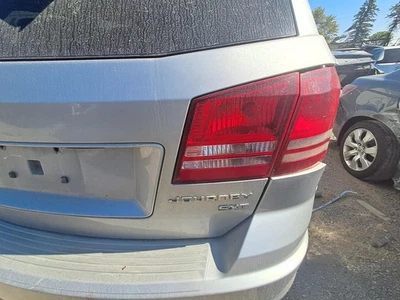 Conjunto de luz trasera derecha usado se adapta a: Dodge Journey 2010 tapa montada grado derecho Foto 1 de 4