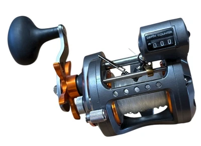 Катушка рыболовная со счетчиком лески холодной воды Okuma CW-303DLX передаточное отношение 4,2:1 HD - Изображение 1 из 4