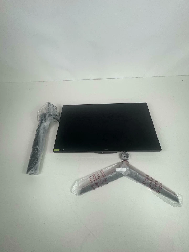 LG UltraGear QHD 27-Inch Gaming Monitor 27GL83A-B (DAMAGED SCREEN) - Image 1 of 4