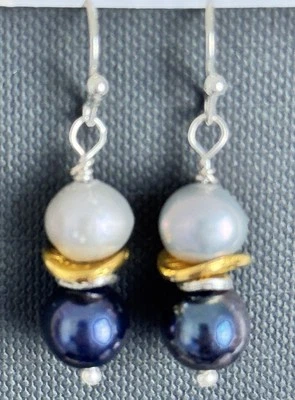 Impresionantes pendientes de perlas doradas, plateadas, iridiscentes negras y grises. Foto 1 de 3