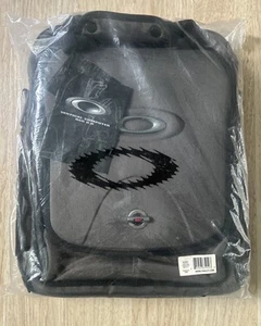 Oakley Men's Black Grey Ballistic Nylon Vertical Laptop Computer Messenger Bag - Imagen 1 de 23