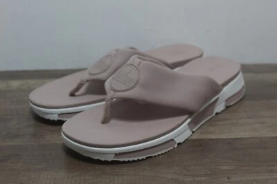 Fitflop 女式运动标志鞋头丁字裤人字拖,尺寸 11 {MB-244] — 第 1/4 张图片