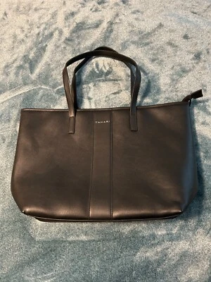 Сумка с короткими ручками THARI Kristen черная веганская кожаная большая вместительная наплечная сумка - Изображение 1 из 4