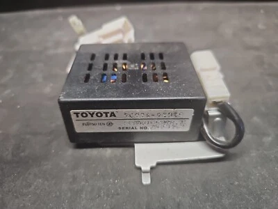 Relé de filtro de ruido de antena Toyota Avalon 2000-2004 90084-98029 OEM Fujitsu Ten Foto 1 de 3