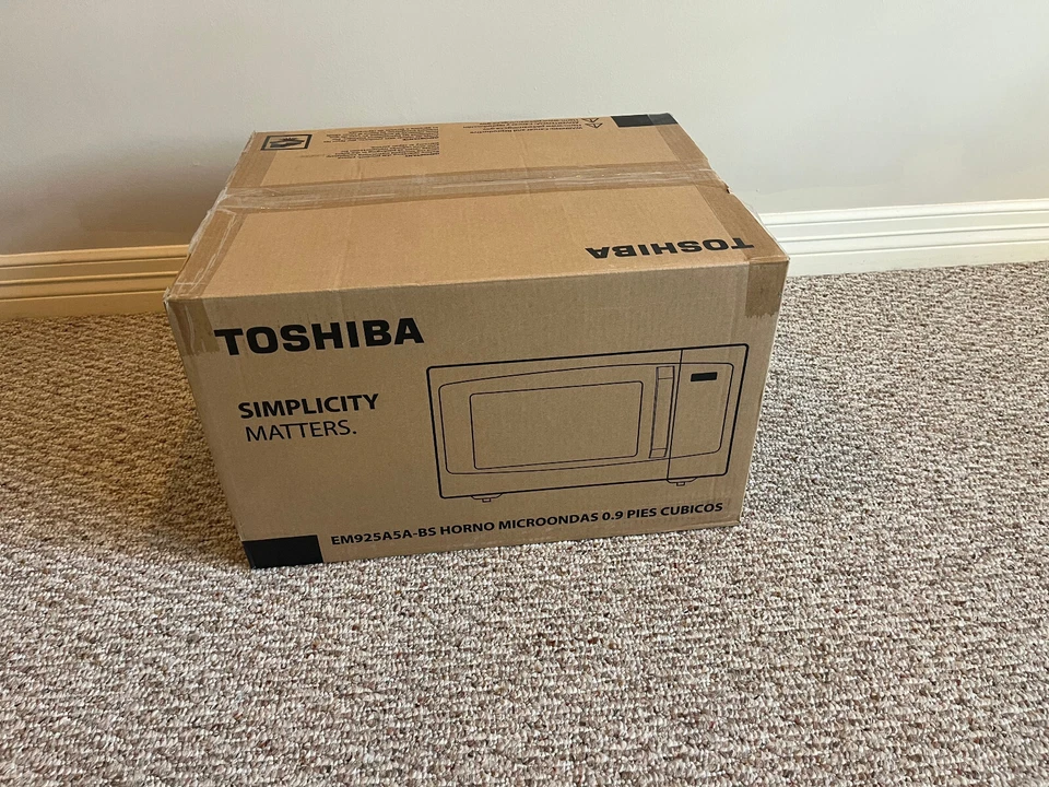 Horno Microondas Toshiba EM925A5A-BS 900W: Acero Inoxidable - Negro NUEVO EN CAJA Foto 1 de 4