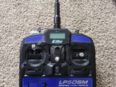 Transmisor proporcional de 5 canales E-Flite LP5DSM 2,4 GHz con enchufe de unión.  Foto 1 de 4