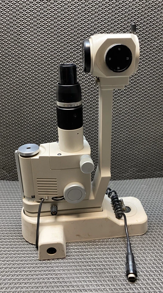 Lâmpada de fenda Reichert corpo Xcel 200 com alça seletora de ampliação. - Imagem 1 de 4