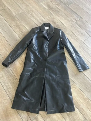 Trench coat de couro sintético sob medida STEVE MADDEN preto tamanho XS novo  - Imagem 1 de 4